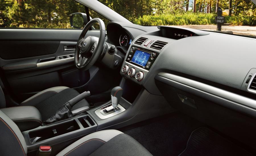 Интерьер Subaru Crosstrek 2016 года  (NA) (фото 5 из 18)